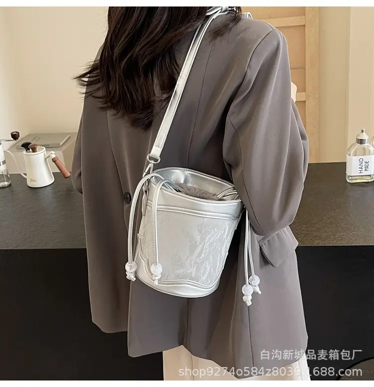 Black French Niche Shoulder Bag for Women 2026 — feature 21