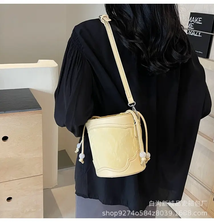 Black French Niche Shoulder Bag for Women 2026 — feature 24