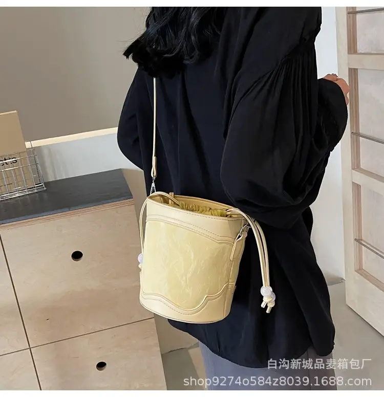 Black French Niche Shoulder Bag for Women 2026 — feature 25