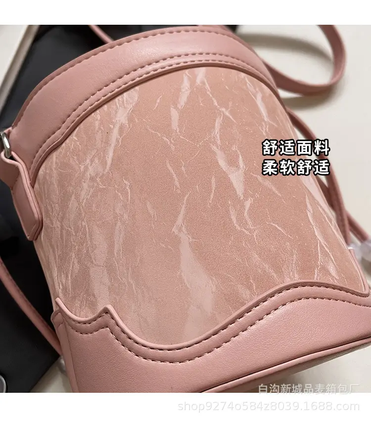 Black French Niche Shoulder Bag for Women 2026 — feature 3