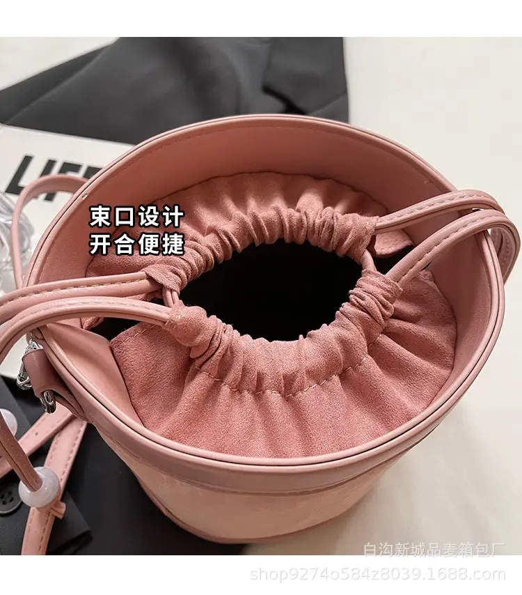 Black French Niche Shoulder Bag for Women 2026 — feature 5