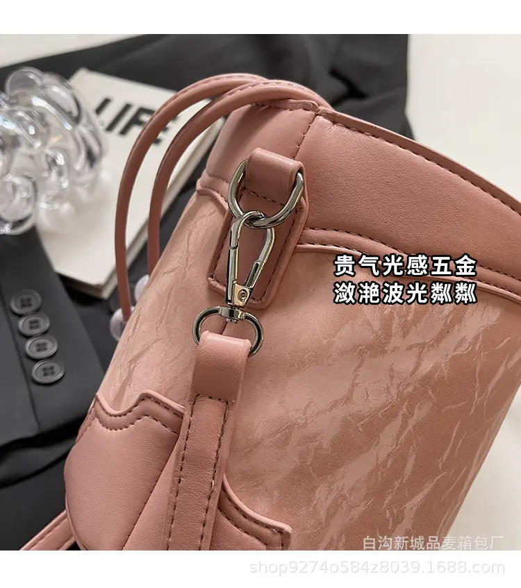 Black French Niche Shoulder Bag for Women 2026 — feature 6