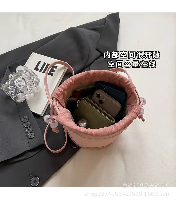 Black French Niche Shoulder Bag for Women 2026 — feature 7