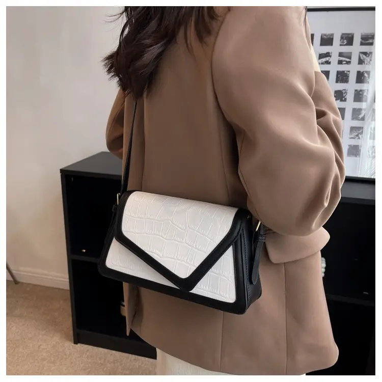 2026 Croc Underarm Bag Black White Crossbody — feature 17
