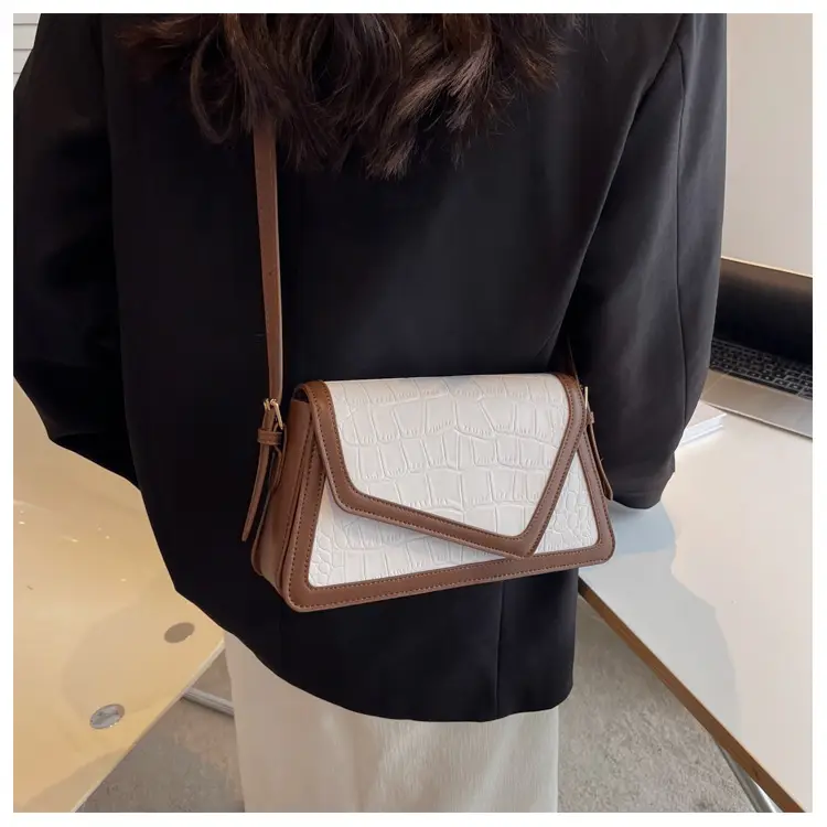 2026 Croc Underarm Bag Black White Crossbody — feature 20