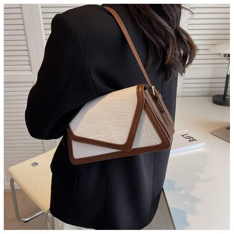 2026 Croc Underarm Bag Black White Crossbody — feature 21