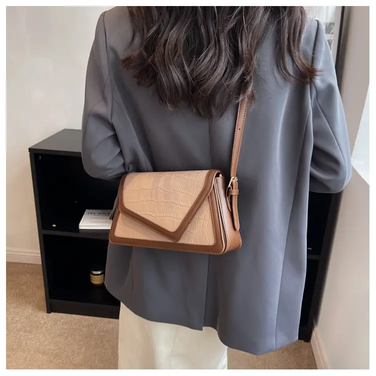 2026 Croc Underarm Bag Black White Crossbody — feature 26