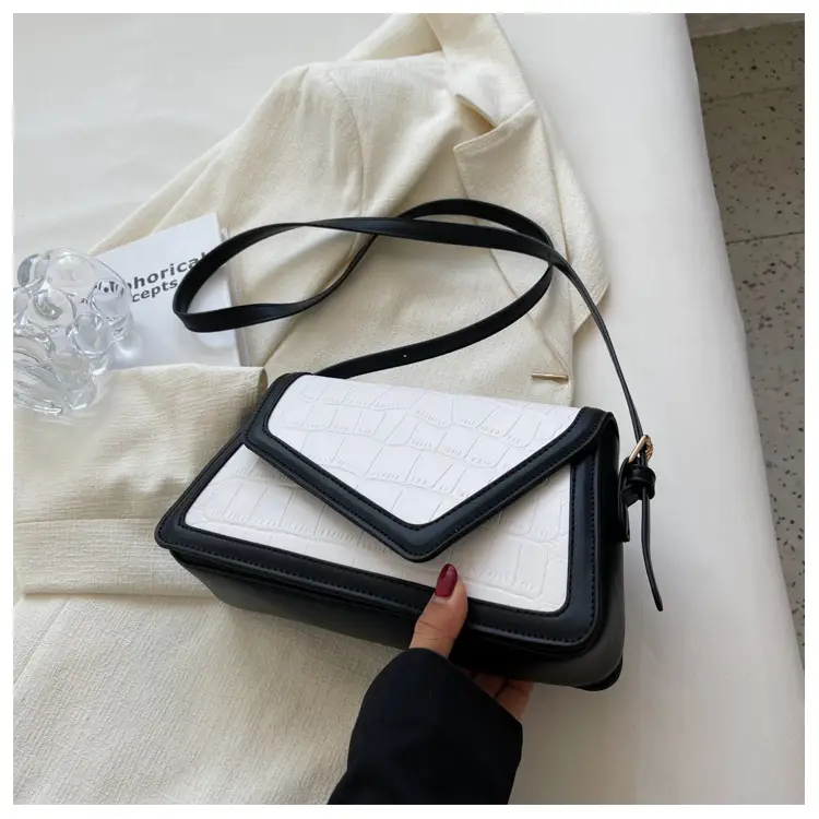 2026 Croc Underarm Bag Black White Crossbody — feature 31