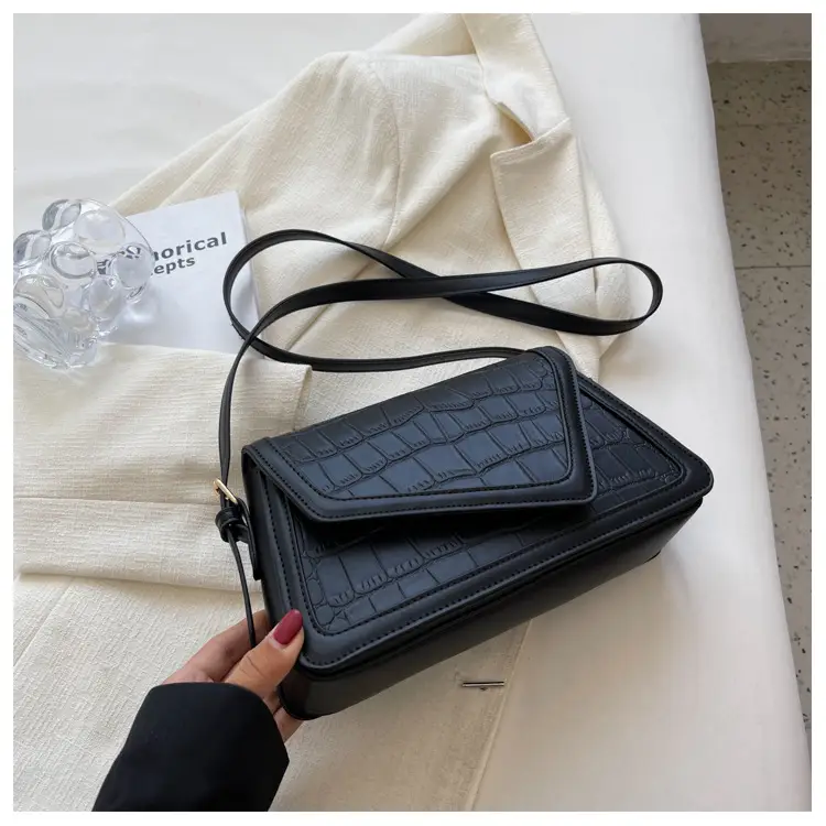 2026 Croc Underarm Bag Black White Crossbody — feature 35