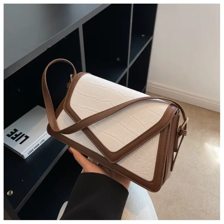 2026 Croc Underarm Bag Black White Crossbody — feature 37