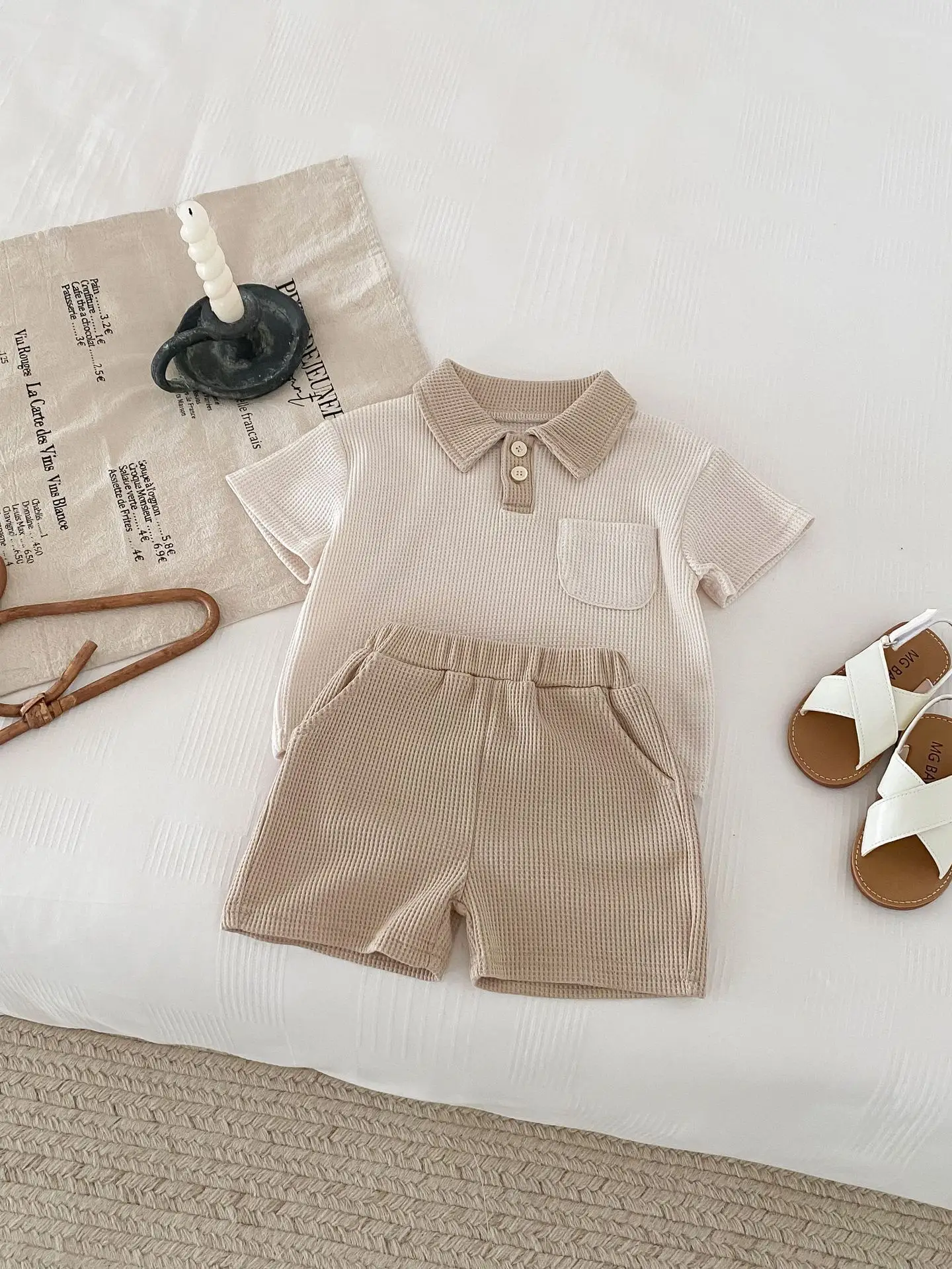 Korean New Boys' Summer Casual Suit Waffle Small Lapel Short-Sleeved T-Shirt Shorts Two-Piece Set — feature 3