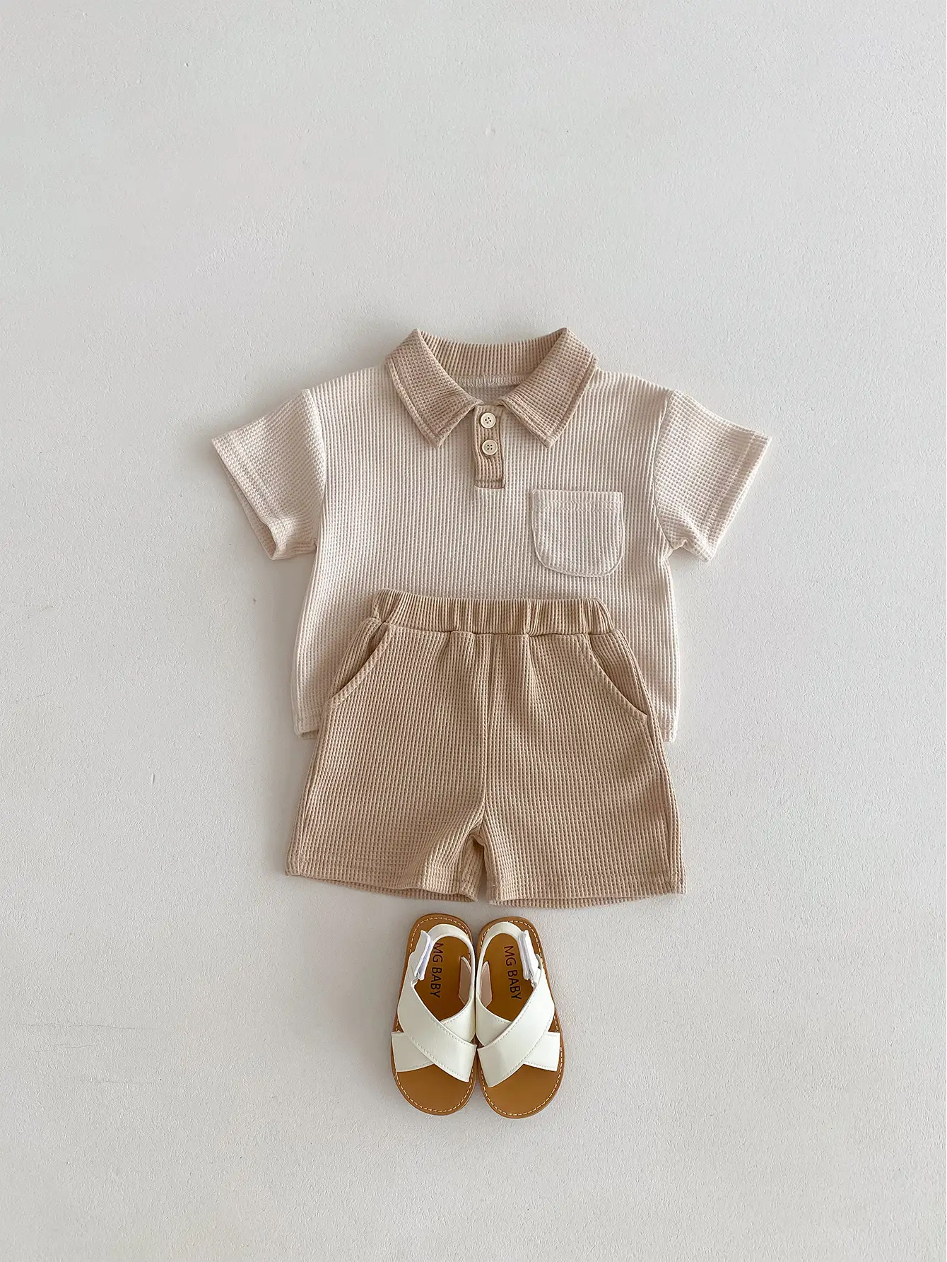 Korean New Boys' Summer Casual Suit Waffle Small Lapel Short-Sleeved T-Shirt Shorts Two-Piece Set — feature 5
