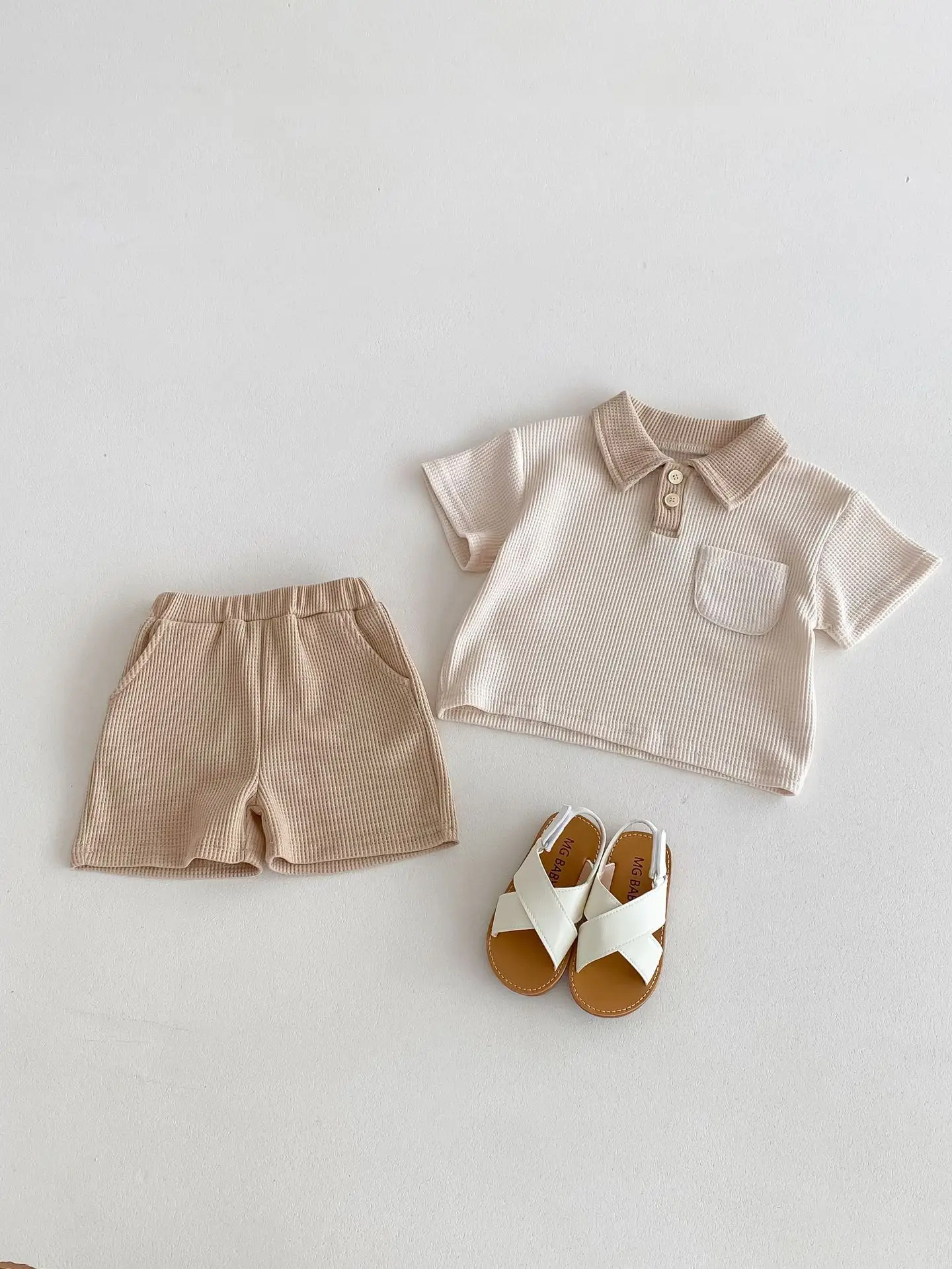 Korean New Boys' Summer Casual Suit Waffle Small Lapel Short-Sleeved T-Shirt Shorts Two-Piece Set — feature 8