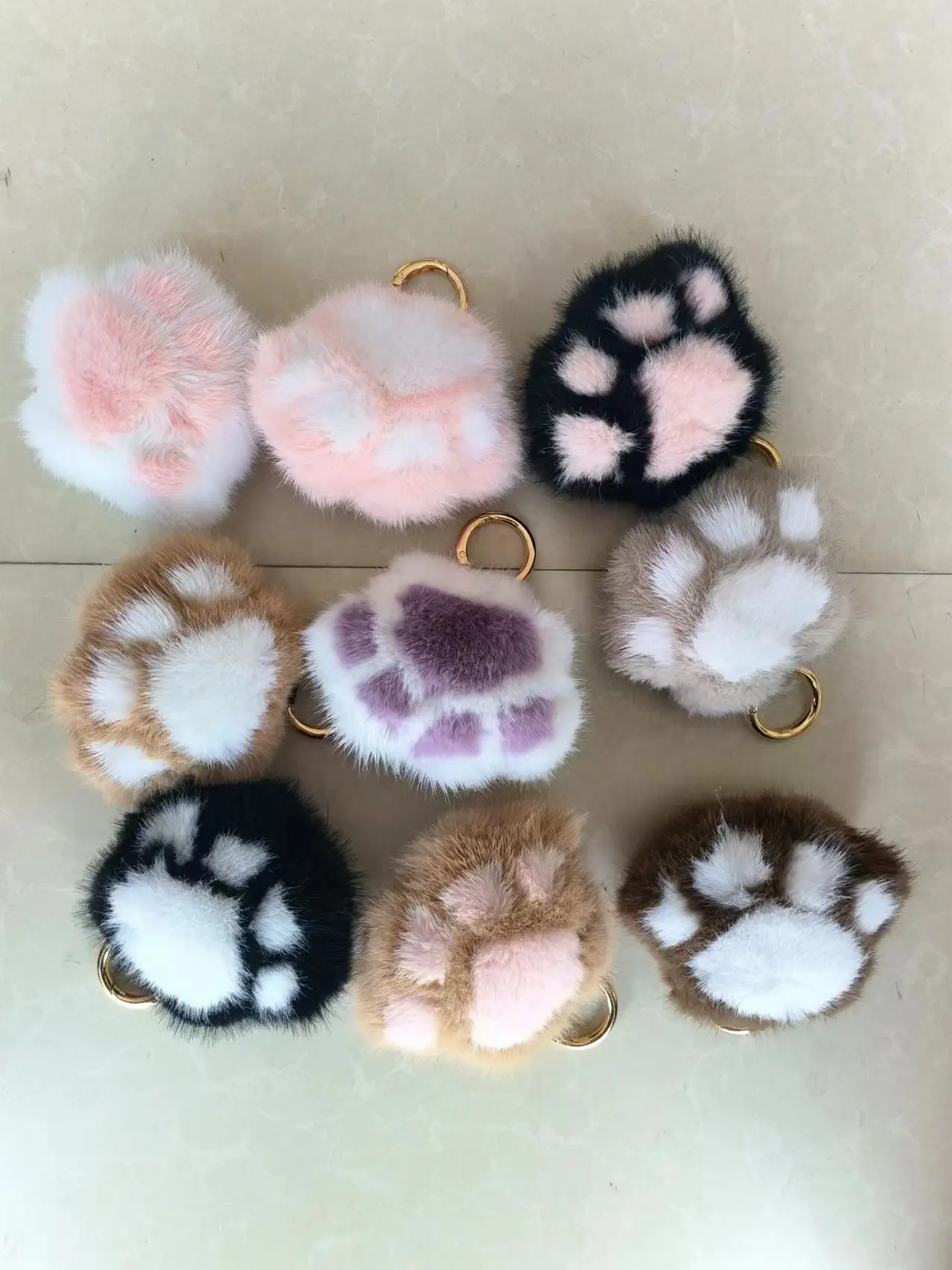 Cat's Claw Faux Fur Keychain Pendant — feature 1