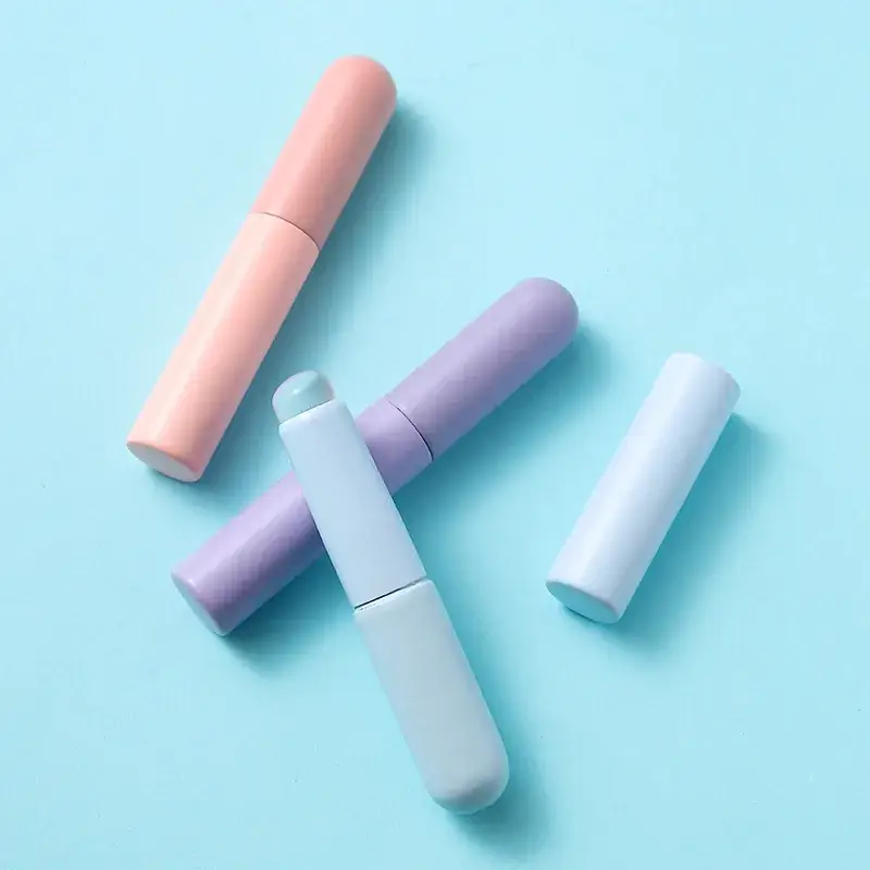 Silicone Lip Brush with Cover & Concealer — feature 2
