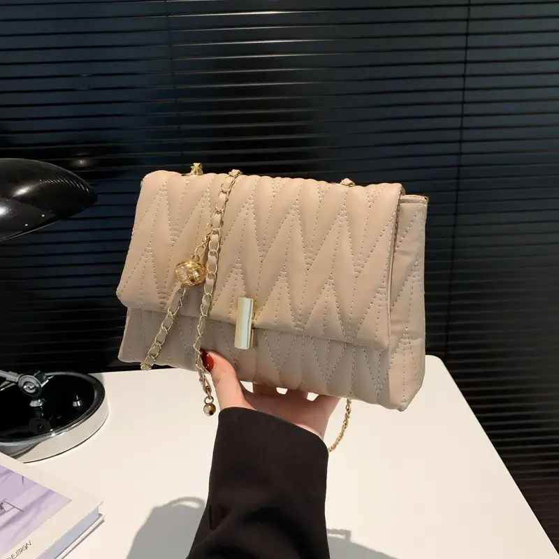Stylish Silver Pleated Shoulder Bag with Chain - Image 6