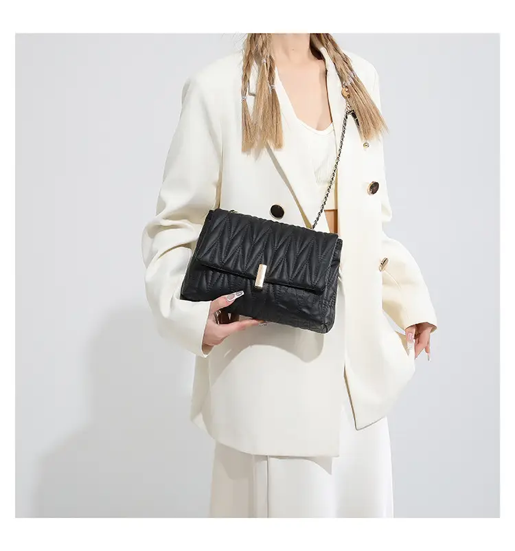 Stylish Silver Pleated Shoulder Bag with Chain — feature 10