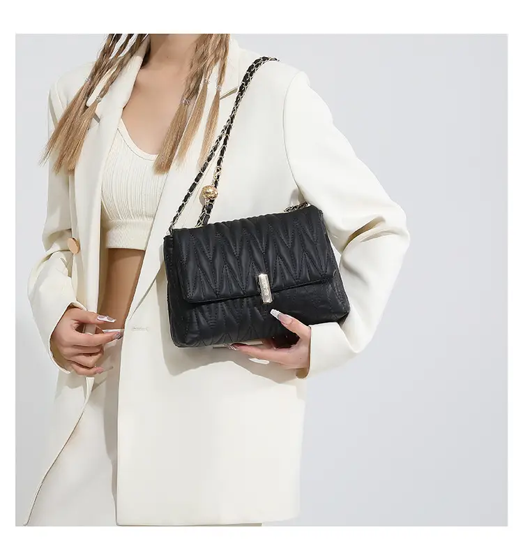 Stylish Silver Pleated Shoulder Bag with Chain — feature 11