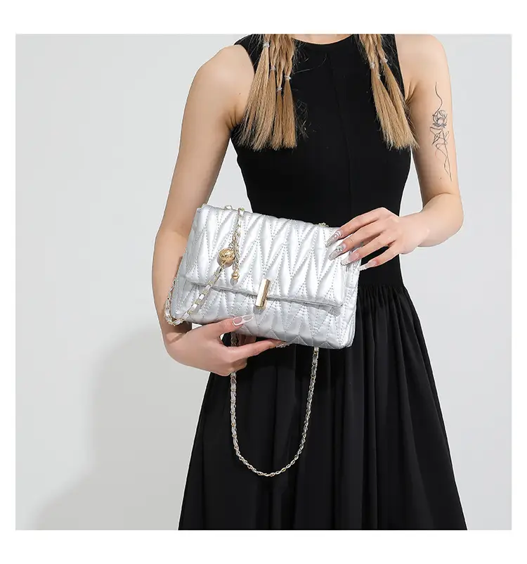 Stylish Silver Pleated Shoulder Bag with Chain — feature 18