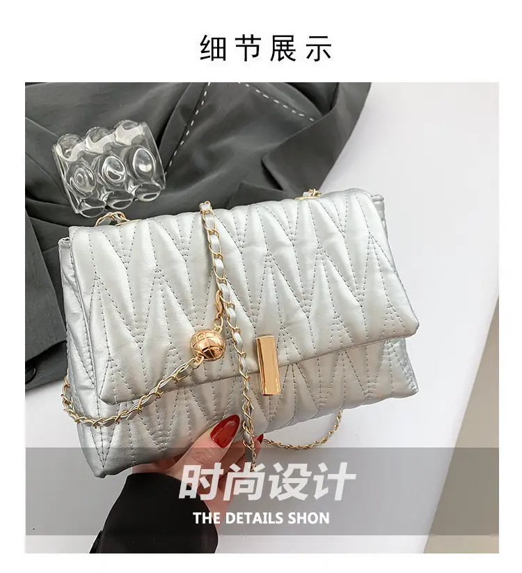 Stylish Silver Pleated Shoulder Bag with Chain — feature 2