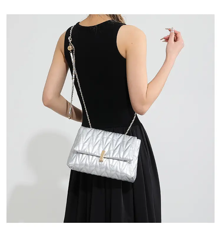 Stylish Silver Pleated Shoulder Bag with Chain — feature 20