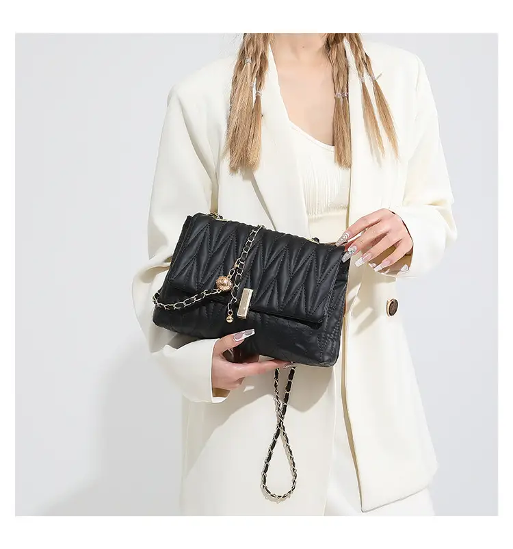 Stylish Silver Pleated Shoulder Bag with Chain — feature 9