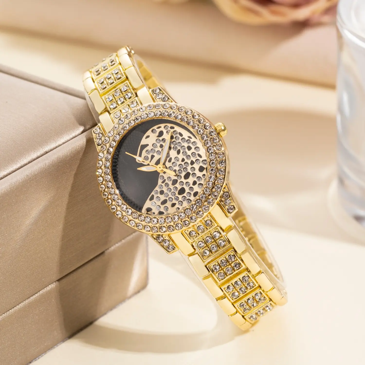 Women's Diamond Leopard Print Quartz Bracelet Watch — feature 7