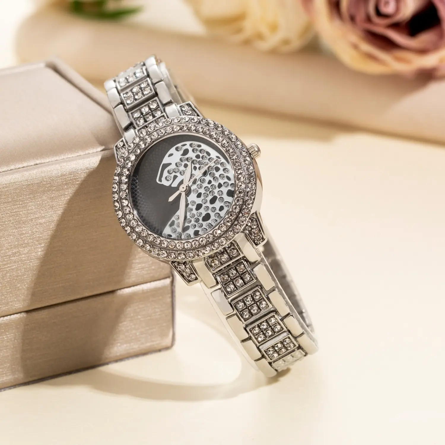 Women's Diamond Leopard Print Quartz Bracelet Watch — feature 9