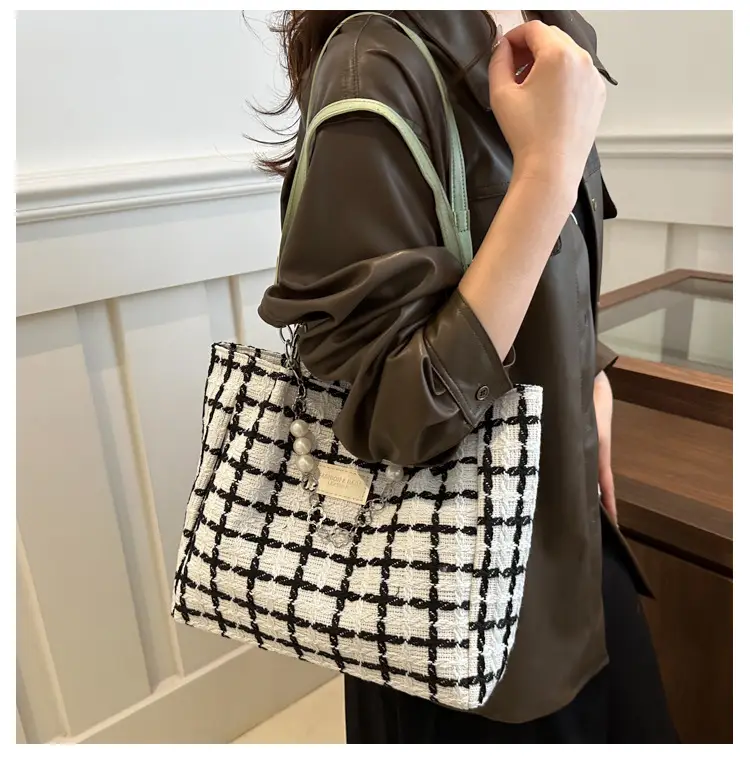 2024 New Simple Plaid Handbag Chain Decorative Large Capacity European American Women Shoulder Tote Bag — feature 15