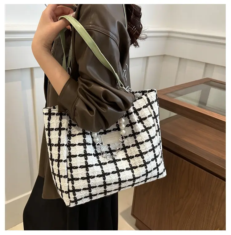 2024 New Simple Plaid Handbag Chain Decorative Large Capacity European American Women Shoulder Tote Bag — feature 18