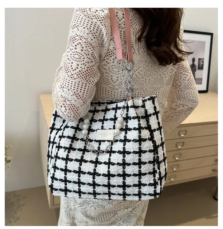2024 New Simple Plaid Handbag Chain Decorative Large Capacity European American Women Shoulder Tote Bag — feature 23