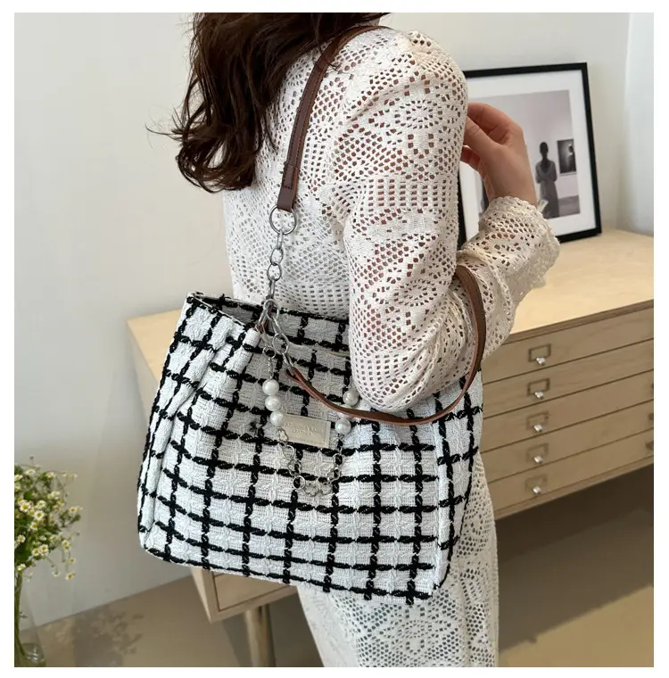 2024 New Simple Plaid Handbag Chain Decorative Large Capacity European American Women Shoulder Tote Bag — feature 24