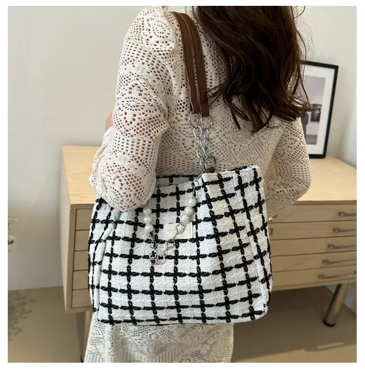 2024 New Simple Plaid Handbag Chain Decorative Large Capacity European American Women Shoulder Tote Bag — feature 25