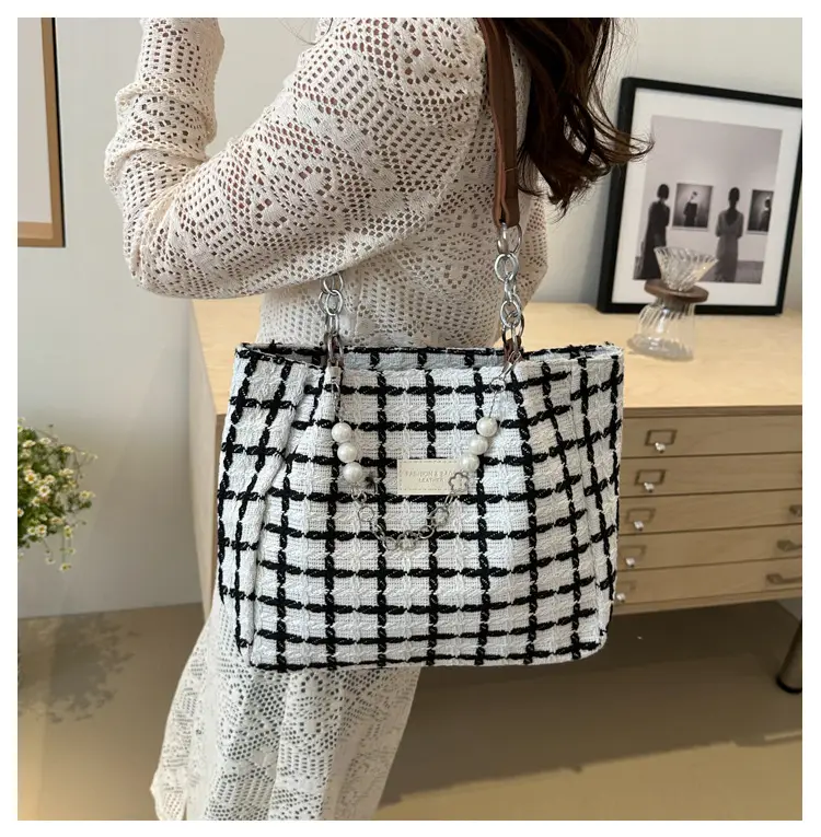 2024 New Simple Plaid Handbag Chain Decorative Large Capacity European American Women Shoulder Tote Bag — feature 27
