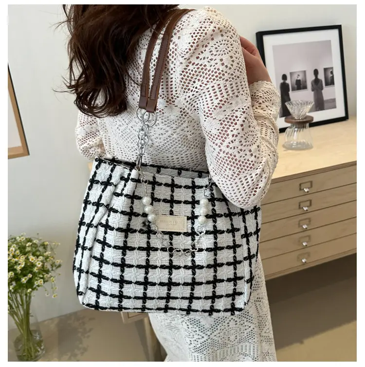 2024 New Simple Plaid Handbag Chain Decorative Large Capacity European American Women Shoulder Tote Bag — feature 28