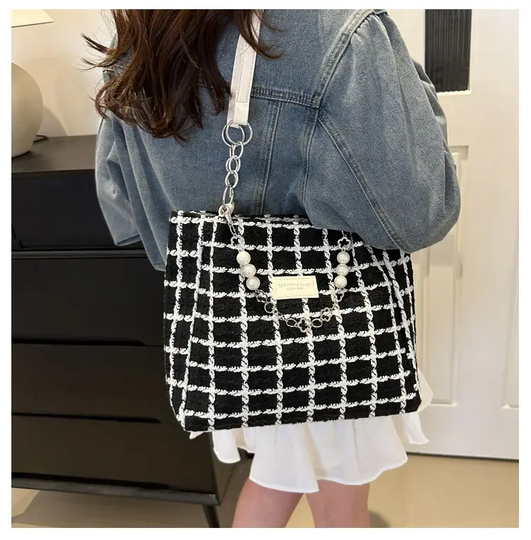 2024 New Simple Plaid Handbag Chain Decorative Large Capacity European American Women Shoulder Tote Bag — feature 32