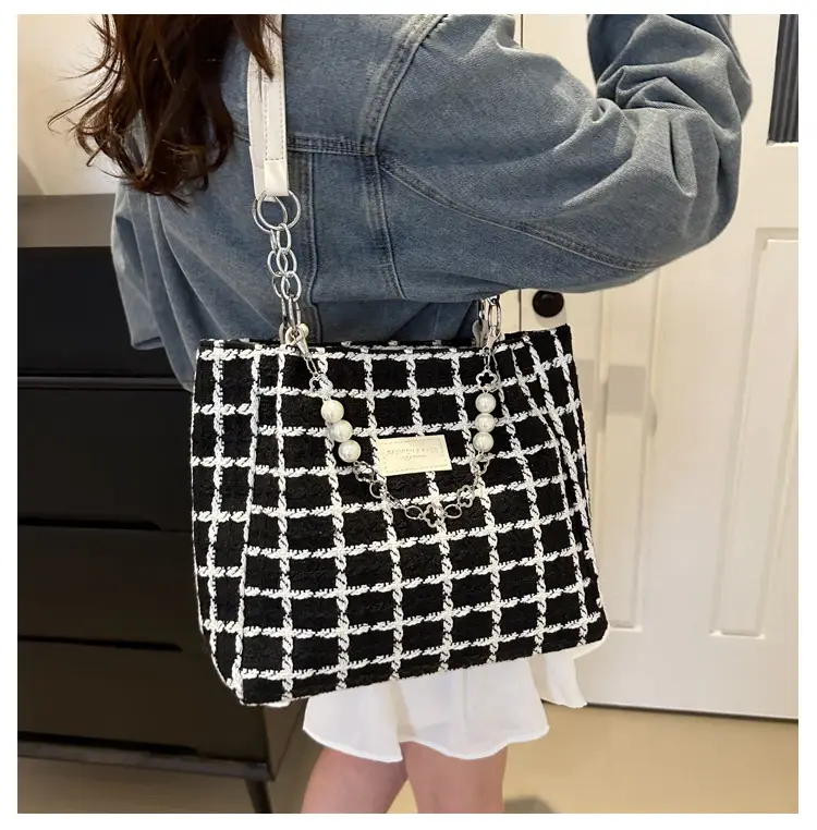 2024 New Simple Plaid Handbag Chain Decorative Large Capacity European American Women Shoulder Tote Bag — feature 33