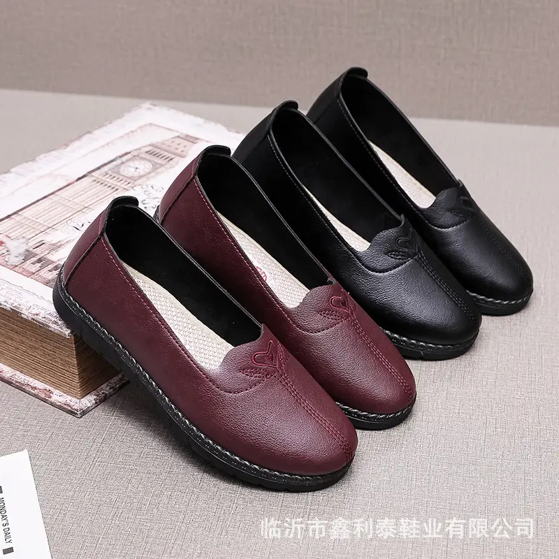 Middle-aged and elderly spring and autumn single shoes round head old Beijing cloth shoes flat heel soft bottom low top soft bottom casual women's shoes manufacturers on behalf - Image 3