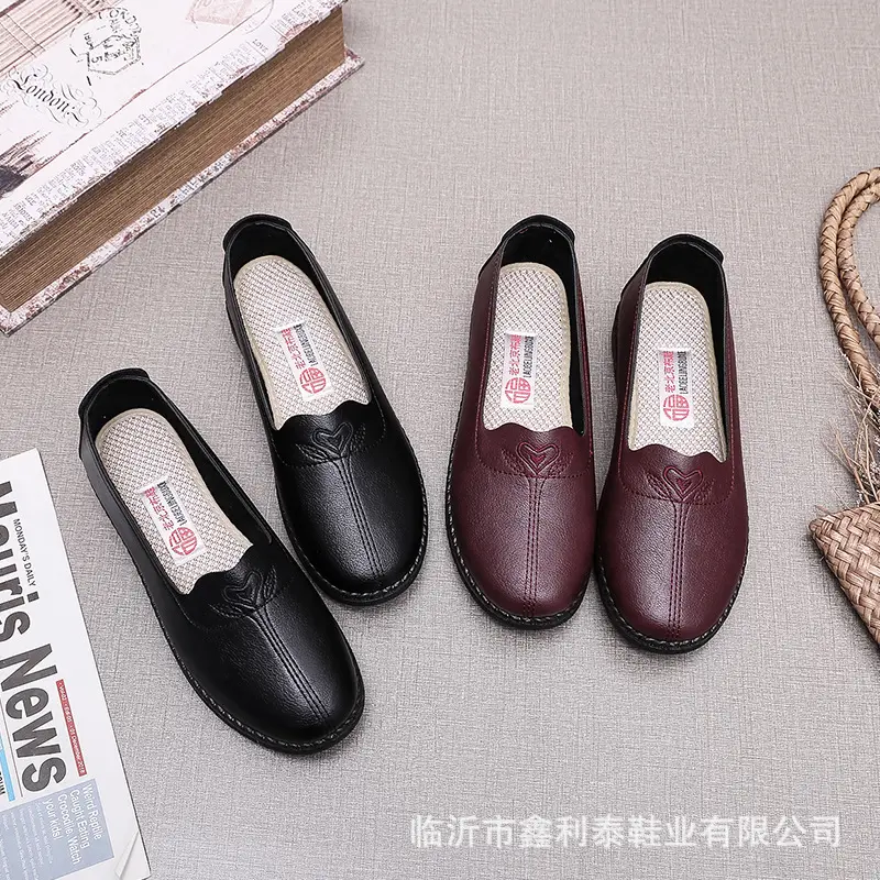 Middle-aged and elderly spring and autumn single shoes round head old Beijing cloth shoes flat heel soft bottom low top soft bottom casual women's shoes manufacturers on behalf - Image 4