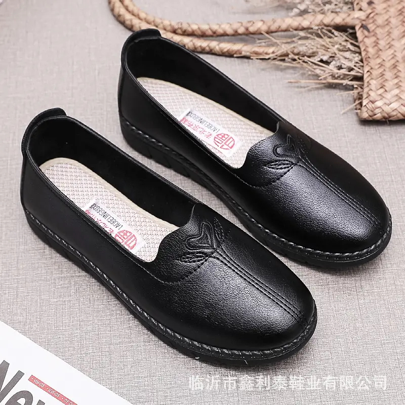 Middle-aged and elderly spring and autumn single shoes round head old Beijing cloth shoes flat heel soft bottom low top soft bottom casual women's shoes manufacturers on behalf - Image 2