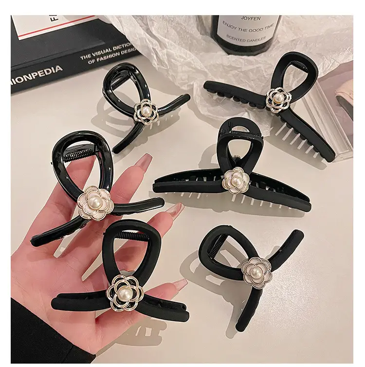 Black Pearl Flower Hair Clip for Women — feature 2