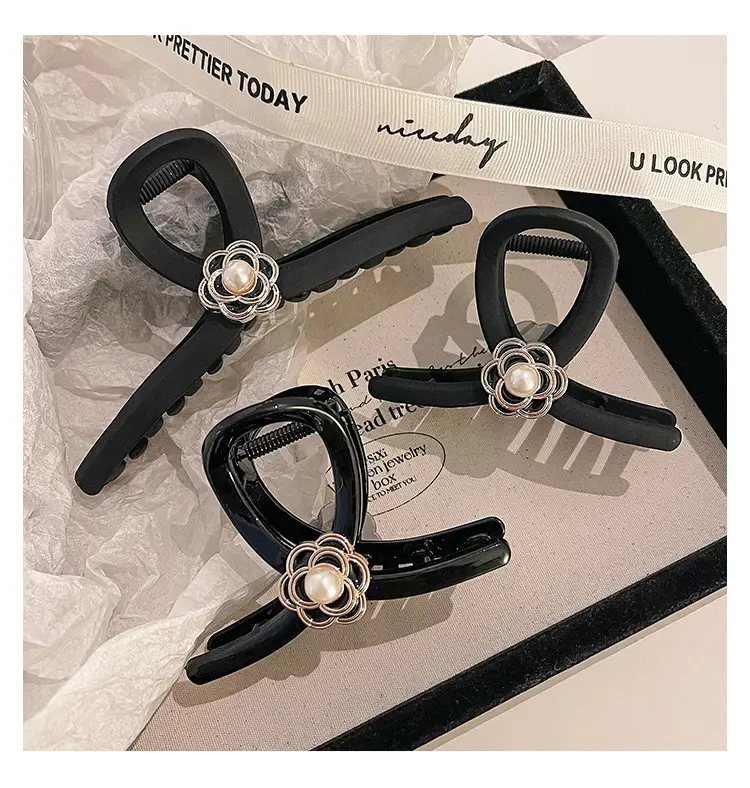 Black Pearl Flower Hair Clip for Women — feature 5