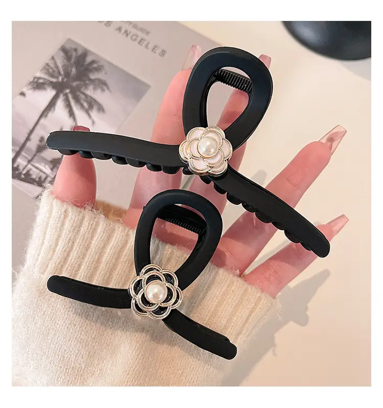 Black Pearl Flower Hair Clip for Women — feature 9