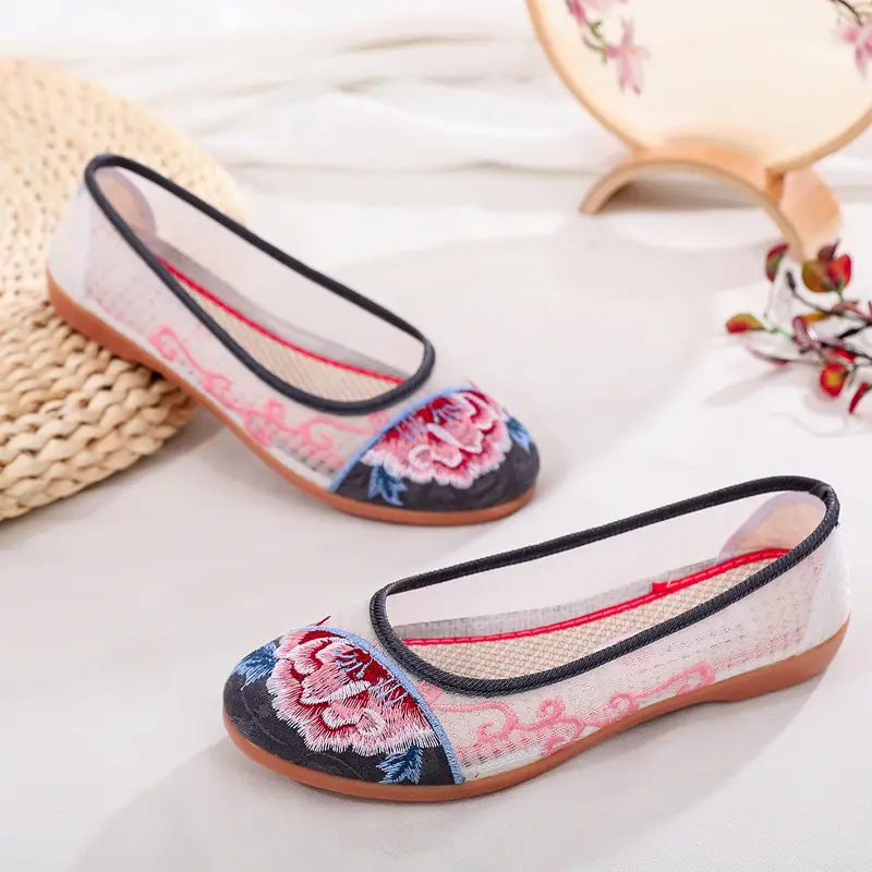 Spring and Summer New Old Beijing Cloth Shoes Breathable Mesh Shoes Women's Middle-aged and Elderly Mother Shoes Non-slip Soft Sole All-match Embroidered Sandals - Image 3