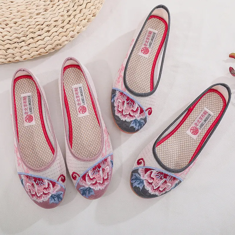 Spring and Summer New Old Beijing Cloth Shoes Breathable Mesh Shoes Women's Middle-aged and Elderly Mother Shoes Non-slip Soft Sole All-match Embroidered Sandals - Image 5