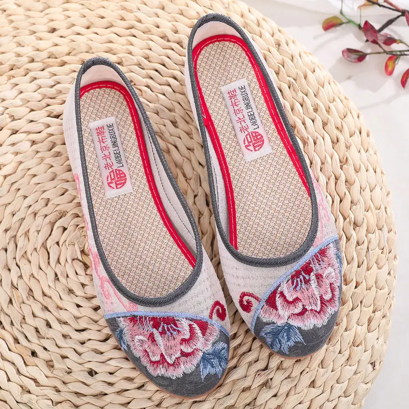 Spring and Summer New Old Beijing Cloth Shoes Breathable Mesh Shoes Women's Middle-aged and Elderly Mother Shoes Non-slip Soft Sole All-match Embroidered Sandals