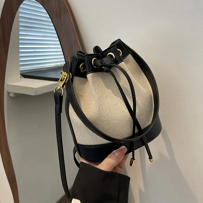 Women's Woven Bucket Bag Black Gold Gold Plated - Image 6