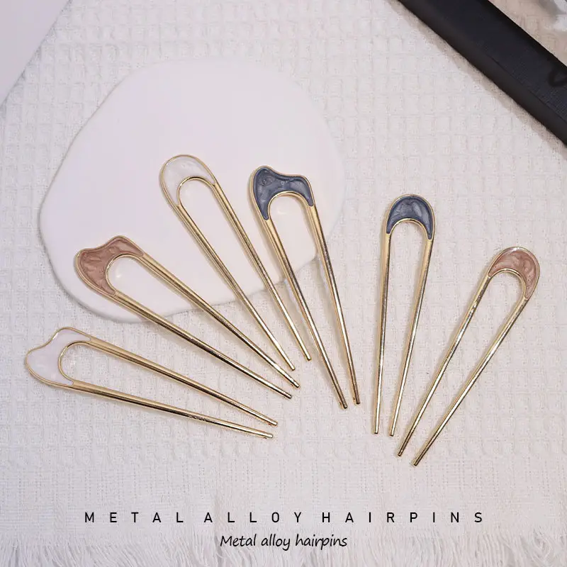 Minimalist U-Shaped Hairpin with Pearls - Image 9