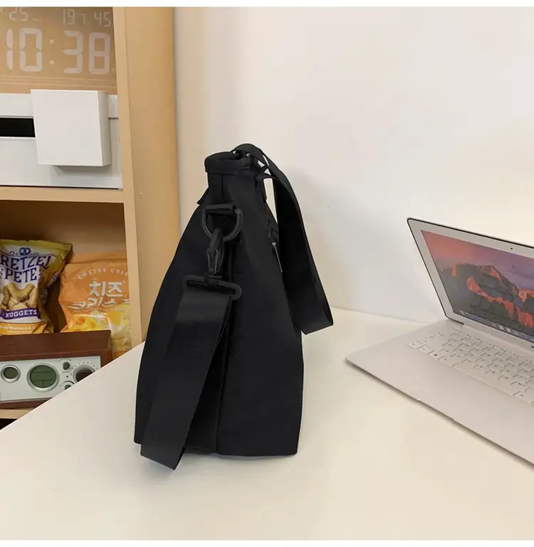 New Nylon Shoulder Bag Large Capacity for Men Women — feature 44
