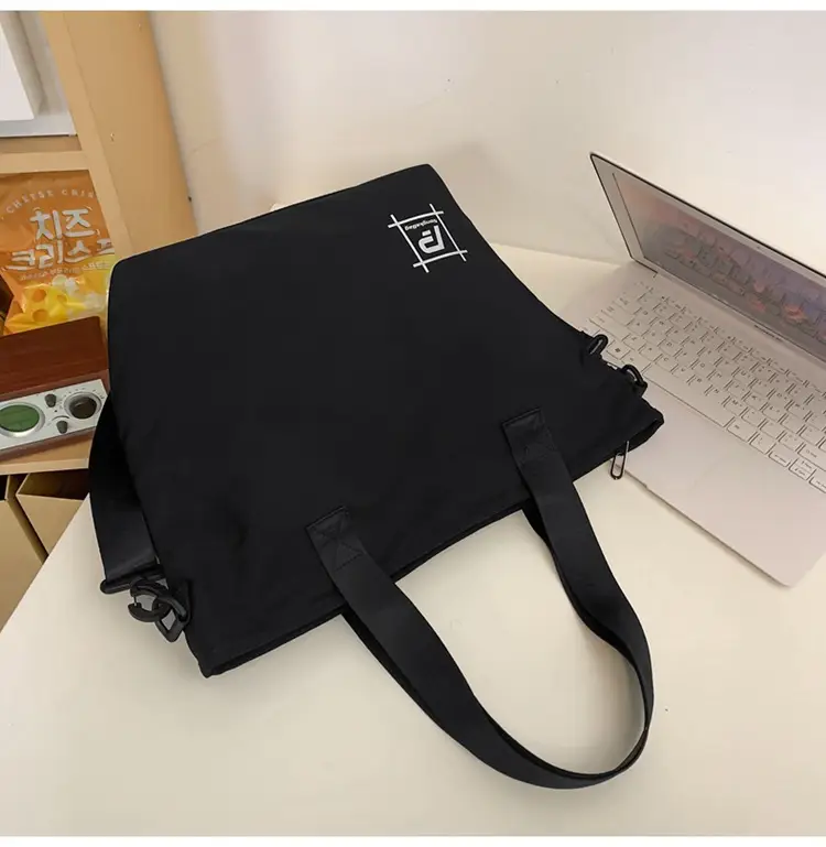New Nylon Shoulder Bag Large Capacity for Men Women — feature 47